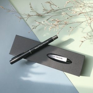 臺大校名草寫輕巧原子筆_迷霧黑(手工盒需另加購)