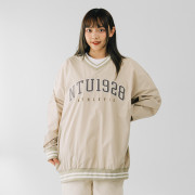 【最後30件，售完不補】NTU美式電繡滑面V領大學T_卡其