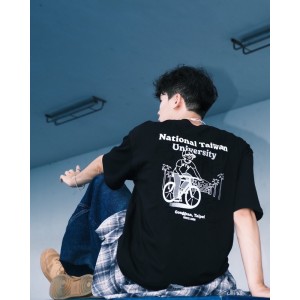 NTU校園日常插畫寬版短T_黑色