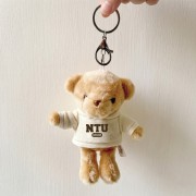 【我們這一家】NTU小熊掛飾鑰匙圈_MOM媽媽帽T_奶油白