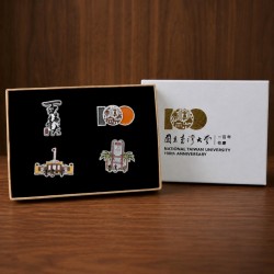 百歲臺大．金屬徽章禮盒(四入組)